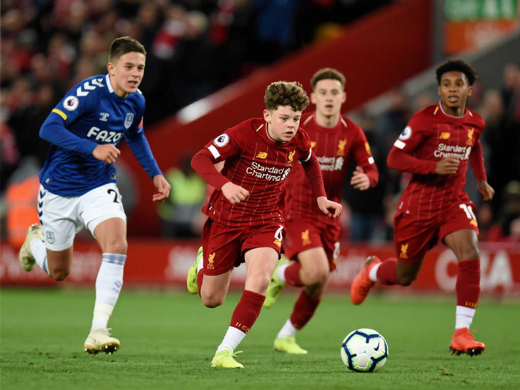 靠穩健的中 靠穩健的中